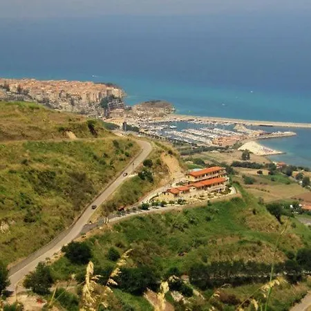 Luxurious Mansion In Near Sea *
